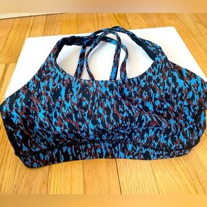 Lululemon Energy Bra Size 6 - pads taken out - worn once
